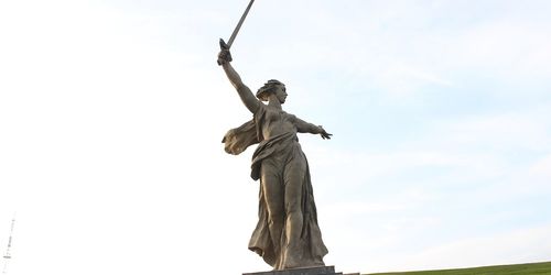 Mutter-Heimat-Statue