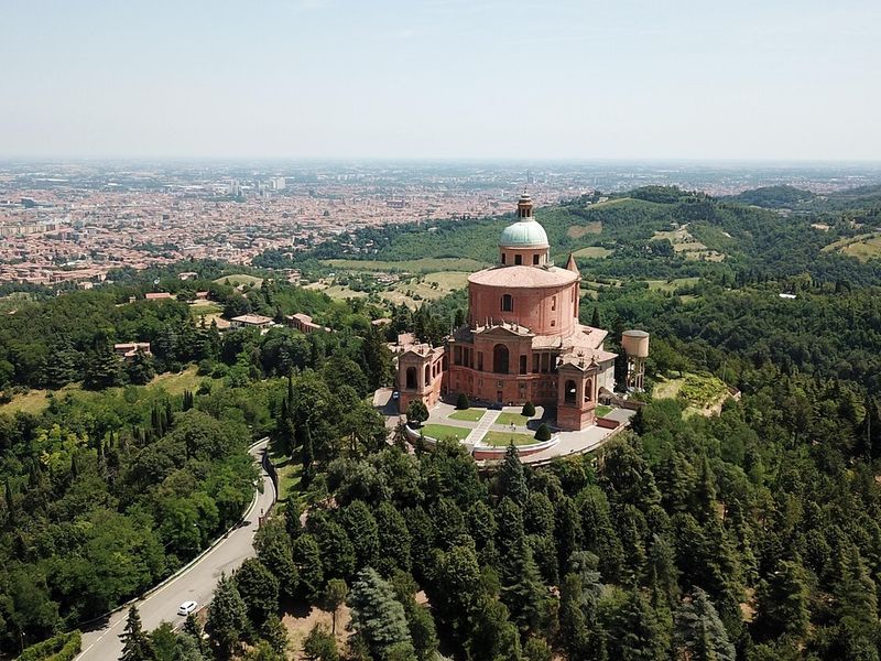 Bologna — Enjoyment and Scene