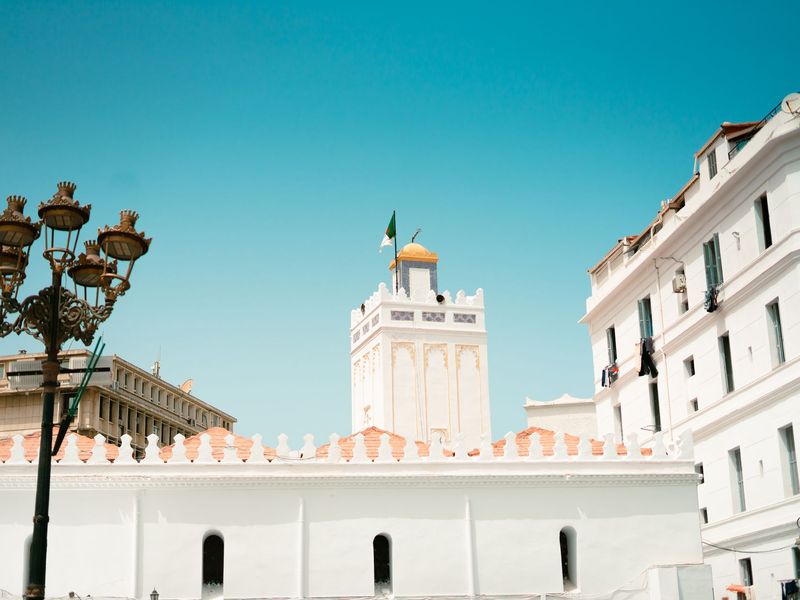 Marrakech — Medina, colours and discretion