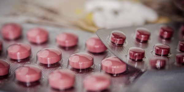 PrEP & HIV-Medikation auf Reisen: Mitnahme, Zoll und Verfügbarkeit