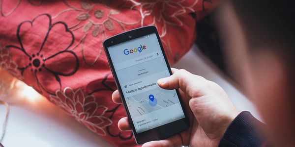 Die besten Apps & Tools für queeres Reisen