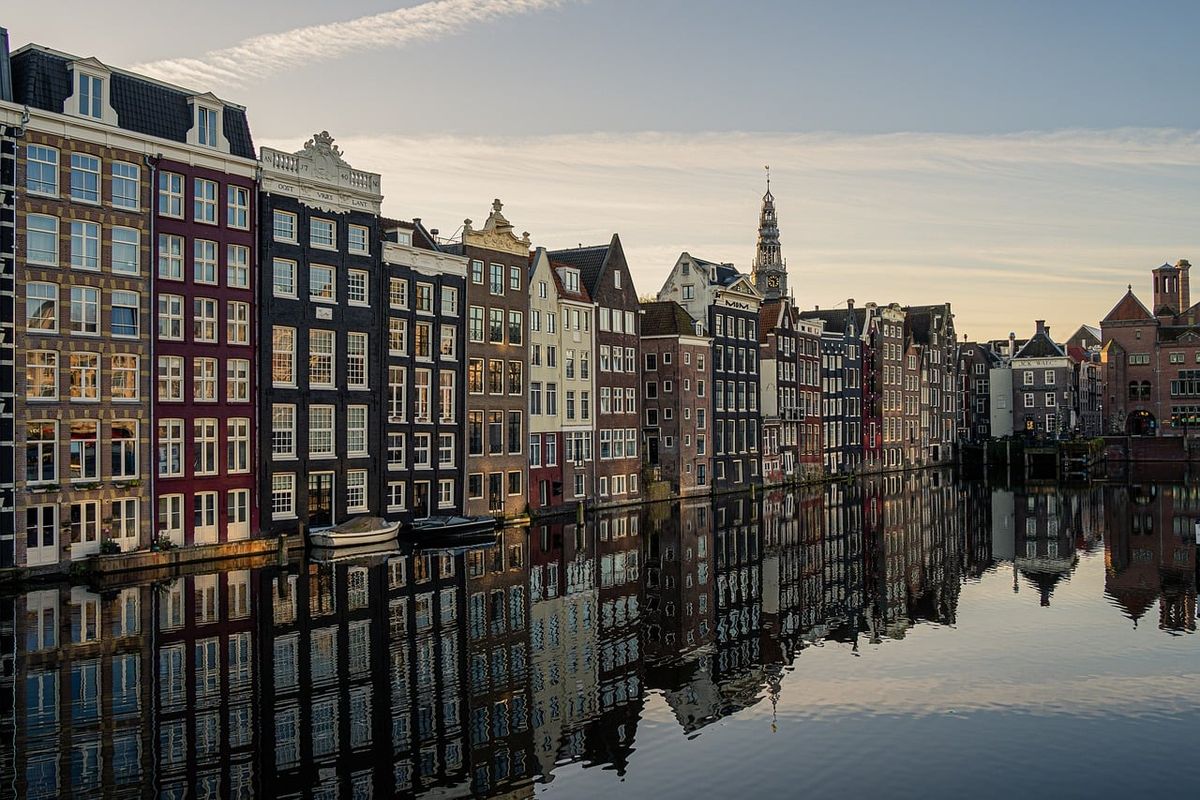Queeres Amsterdam: Szene, Grachten & Pride