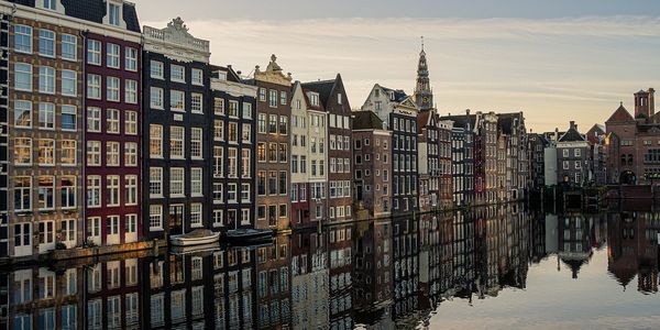 Queeres Amsterdam: Szene, Grachten & Pride