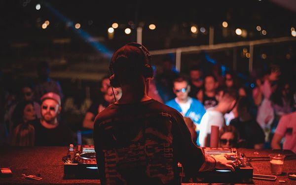 Techno, House & Pop: Die richtige Party finden