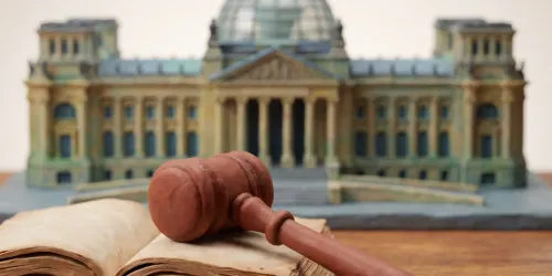Berliner Senatorin drängt auf Grundgesetzänderung für queere Gleichstellung