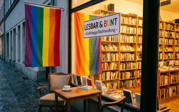 Queere Buchhandlungen und Cafés: Die dritten Orte der Community