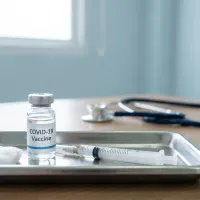 HPV-Impfung: Warum auch Männer und queere Menschen sich impfen lassen sollten