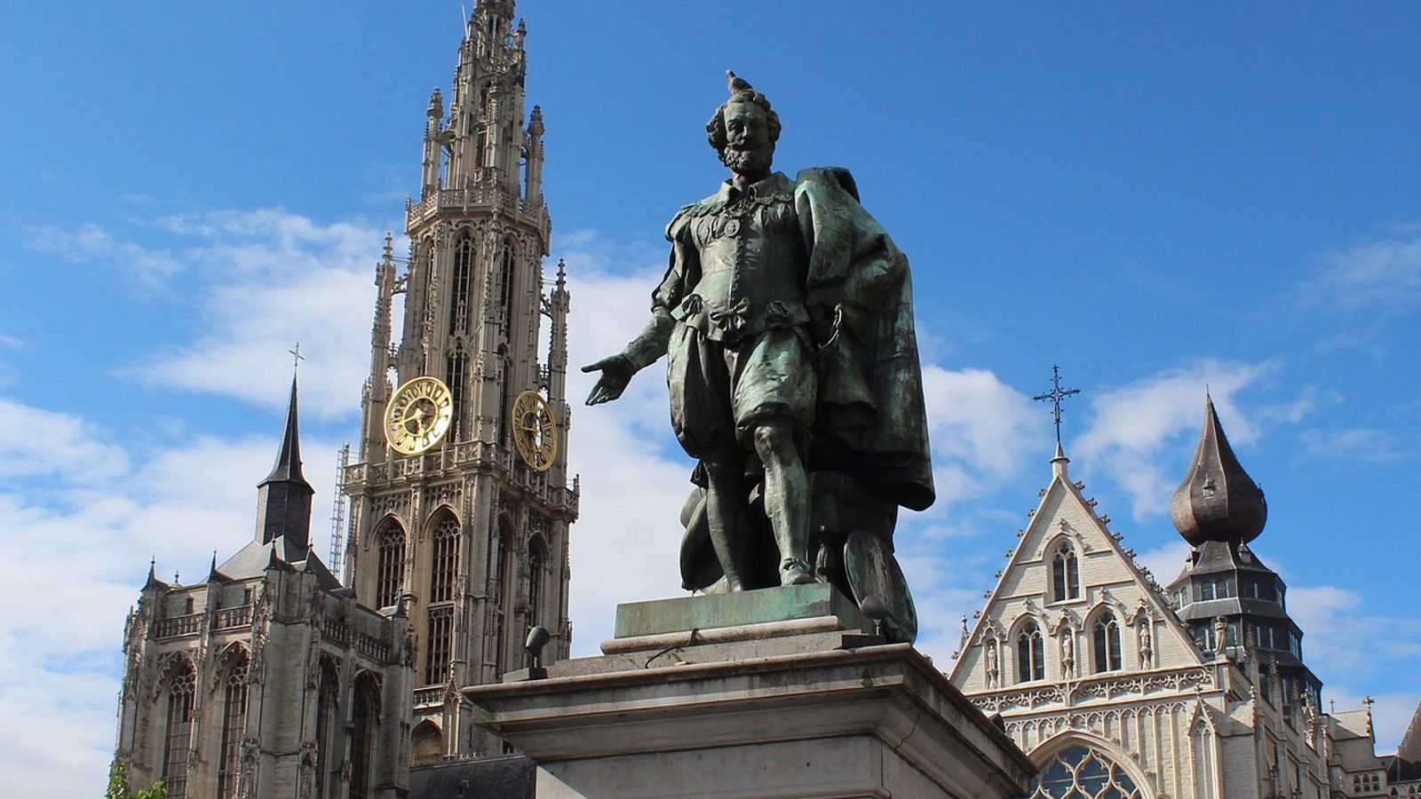 Antwerp — Fashion, Diamonds and Queer Scene