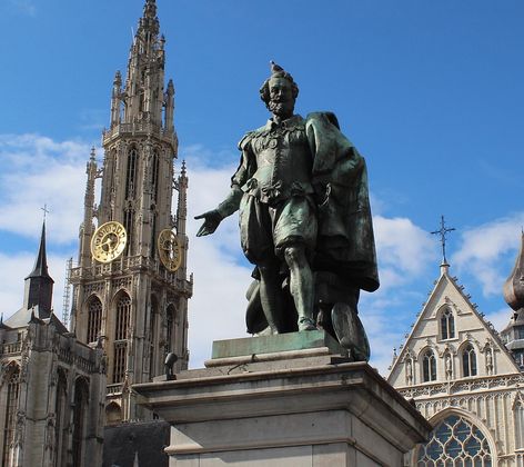 Antwerp — Fashion, Diamonds and Queer Scene