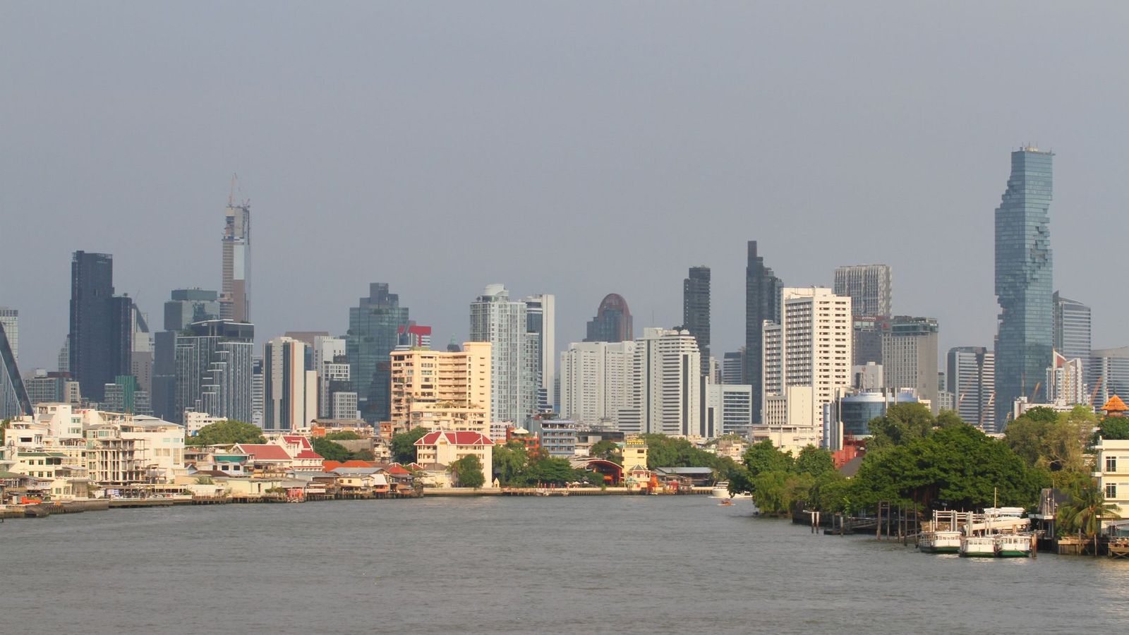 Bangkok — Temple Splendour and Open Scene
