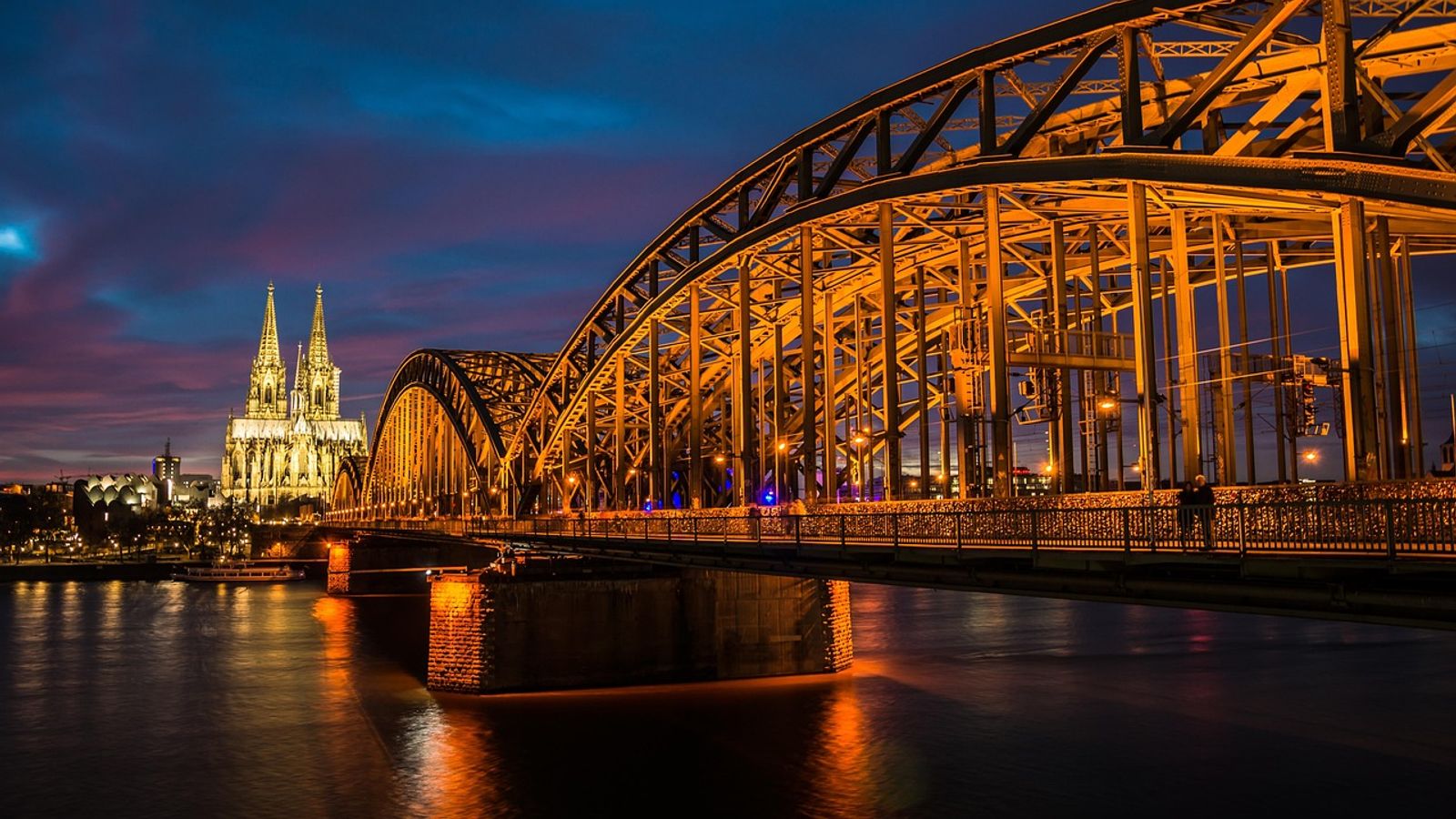 Cologne — Rhine metropolis with heart