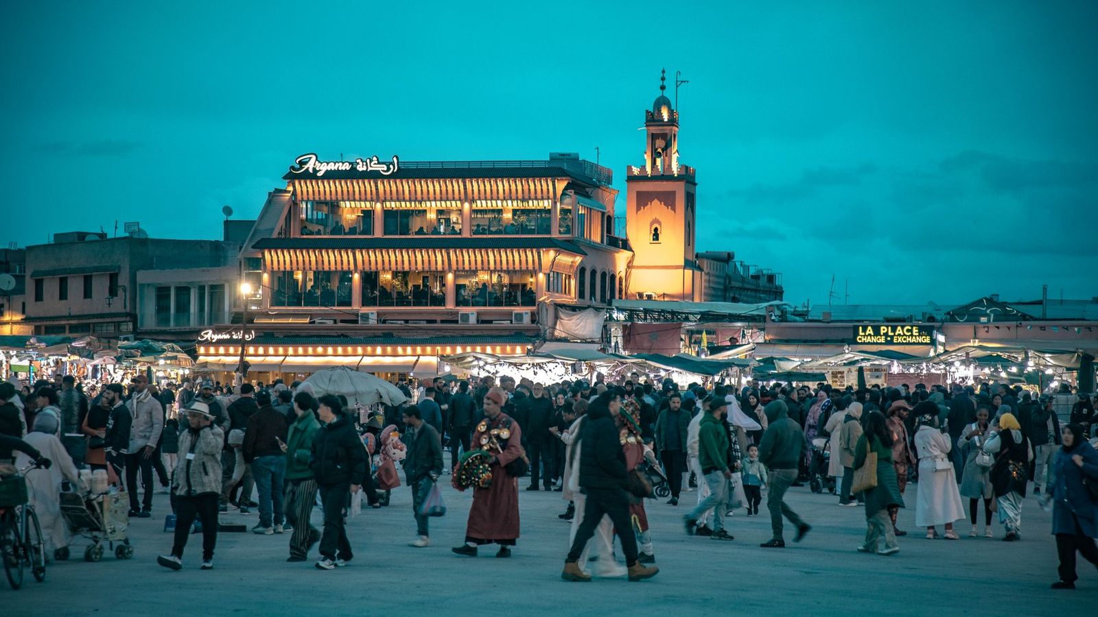 Marrakech — Medina, colours and discretion