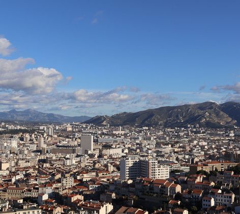 Marseille — Port, sun and scene on the Mediterranean