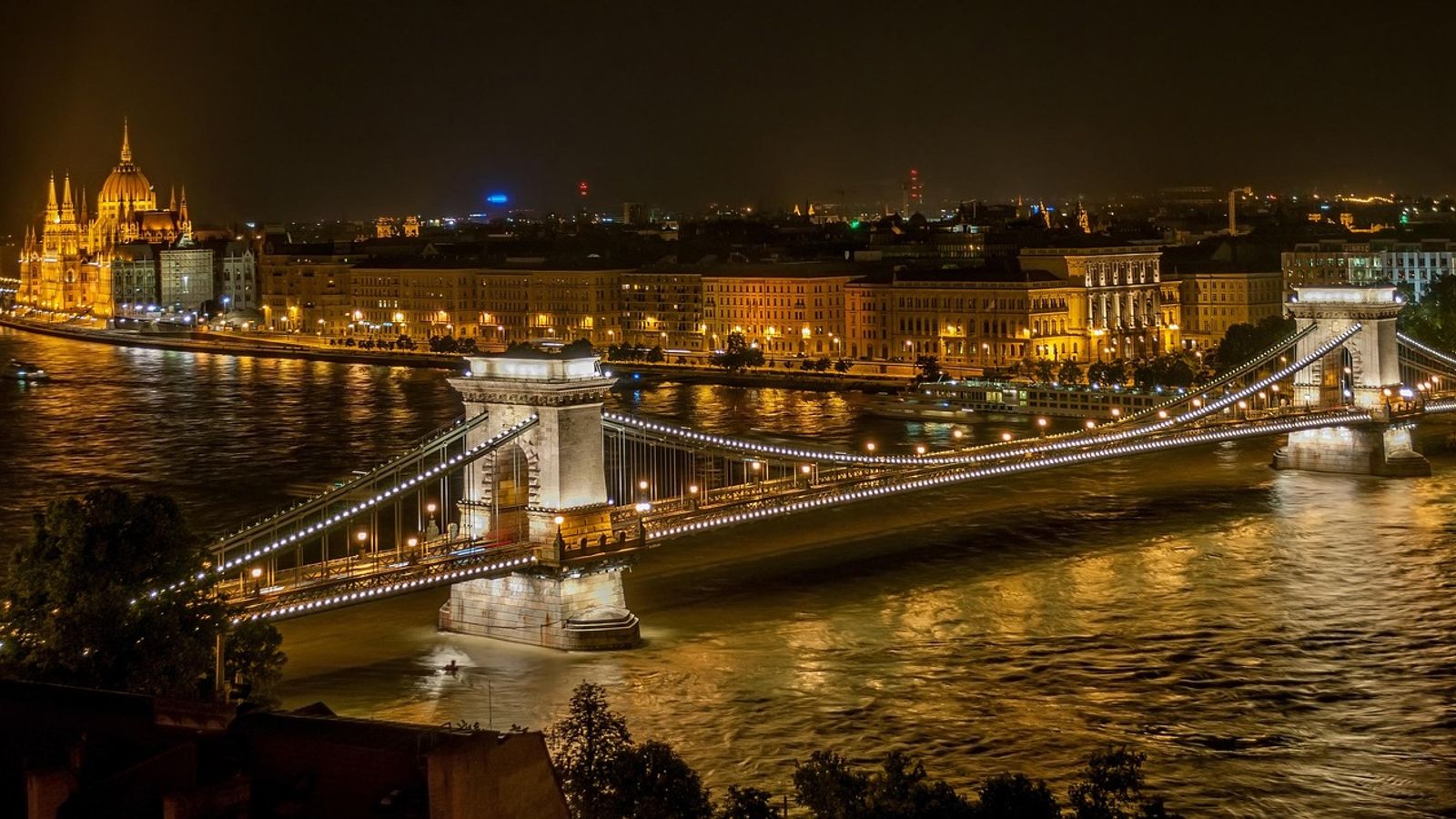Budapest — Thermal Baths & Ruin Bars