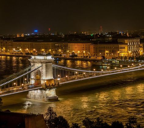 Budapest — Thermal Baths & Ruin Bars