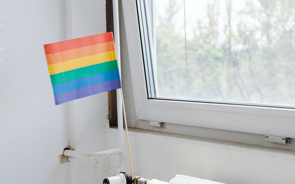 Hilfe finden: Beratung und Anlaufstellen für queere Menschen und Angehörige