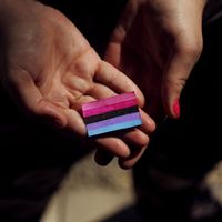 Bi Visibility Day und Bi-Flagge: Woher sie kommen und was sie bedeuten