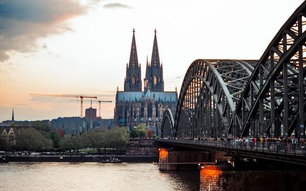 Gay Köln: Schaafenstraße, Altstadt und ColognePride für ein langes Wochenende